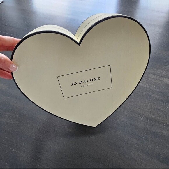 Jo Malone Heart Shaped Gift Box - Picture 3 of 8